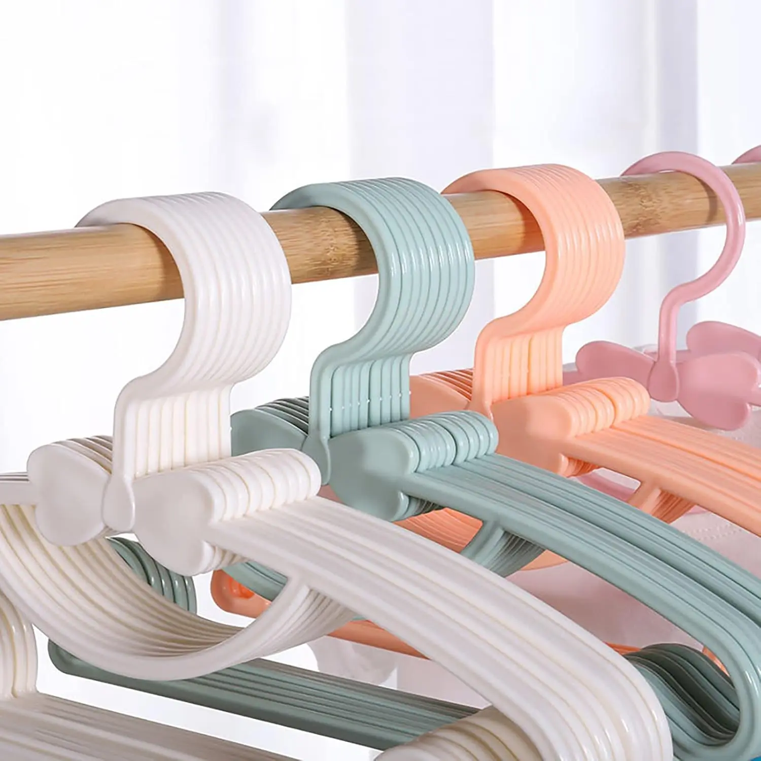 Baby Clothes Racks Plastic Tow - огляд і ціна Baby Clothing Display